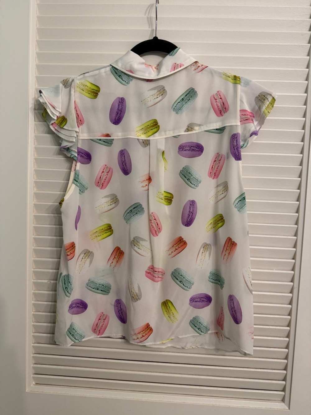 Alice + Olivia Eli Flutter Sleeve Silk Blouse Sunday Macaroons Print Medium NWT - Picture 6 of 6